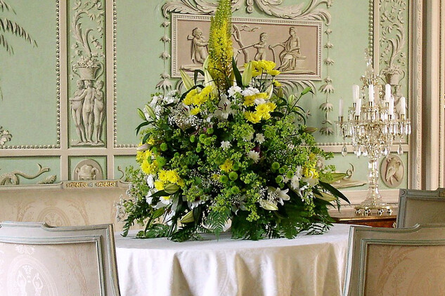 Flower arrangement in the Social Salon