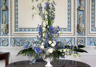 Arrangement im Blauen Salon | © Flower arrangement in the Blue Salon