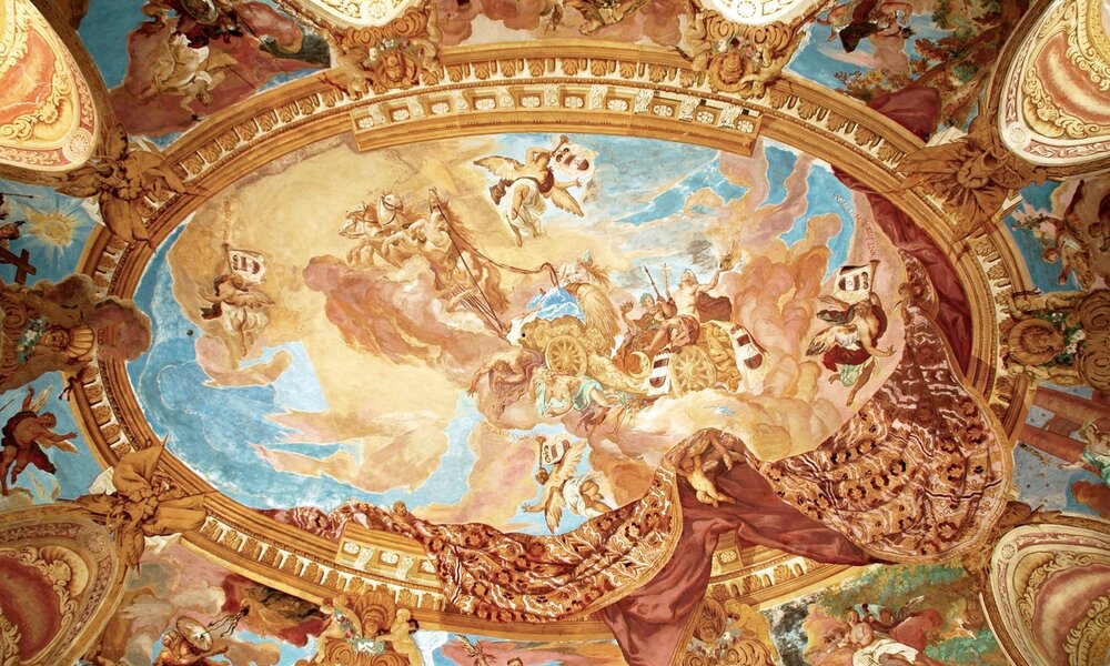 Freske an der Deckenwölbung des Ahnensaales – die Erhebung derer von Althann zu Gott