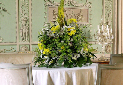 Flower arrangement in the Social Salon