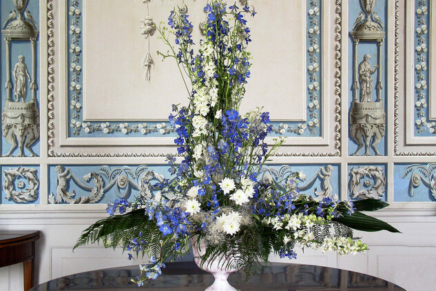 Arrangement im Blauen Salon | © Flower arrangement in the Blue Salon