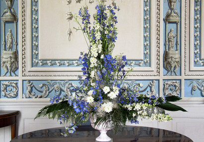 Aranżacja w salonie niebieskim | © Flower arrangement in the Blue Salon