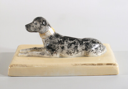 Paperweight in the form of a dog